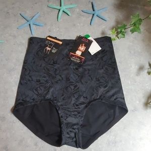 NWT Maidenform Firm Control Tummy Taming Brief  L